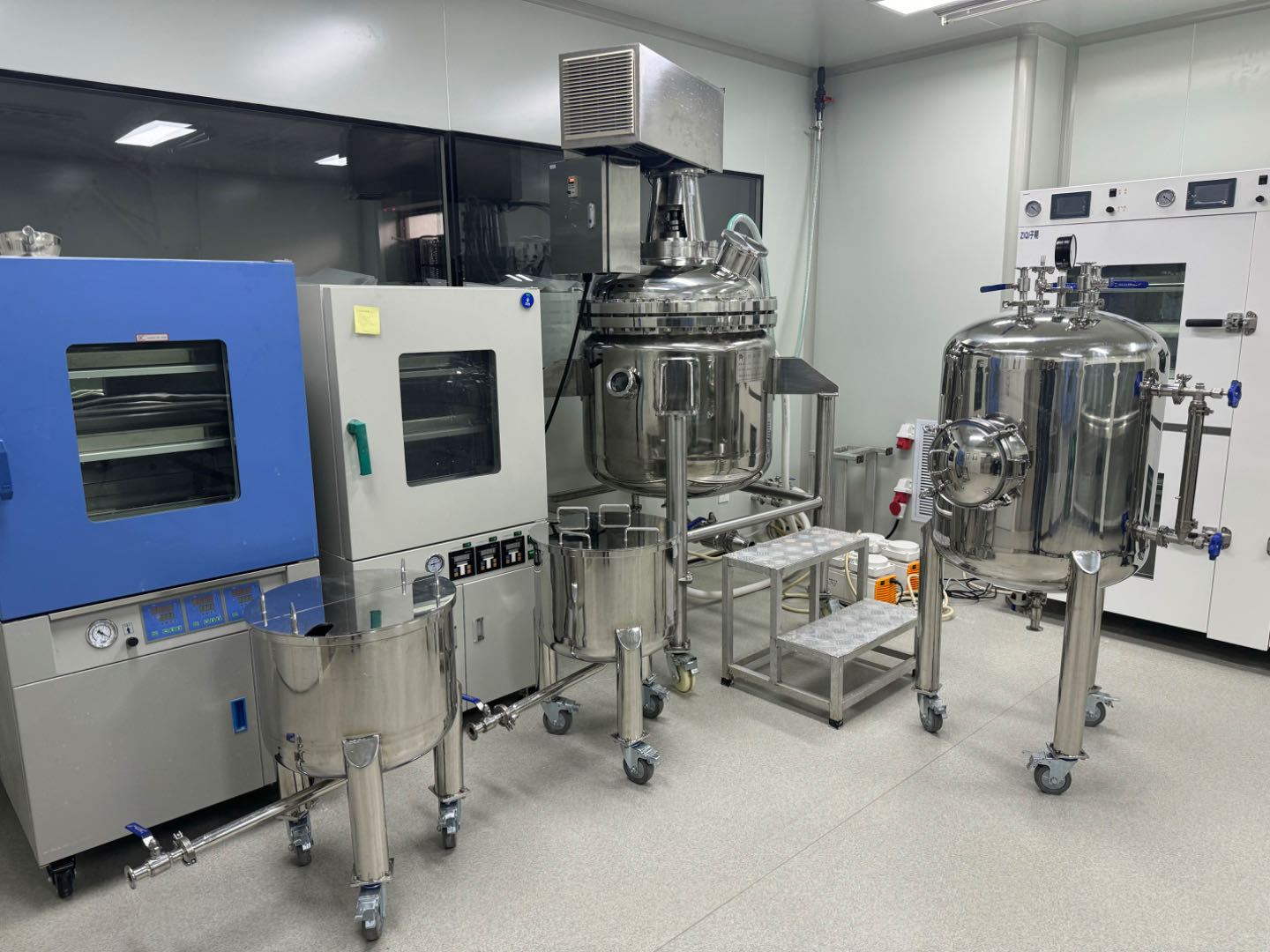 Crystallization and drying equipment shown in the company presentation
